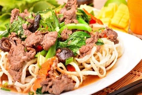 HOW TO COOK TENDER STIR-FRIED RICE NOODLES (PHO XAO) - VniFood