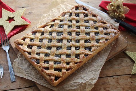 lattice mince pie tray bake - Dom in the Kitchen