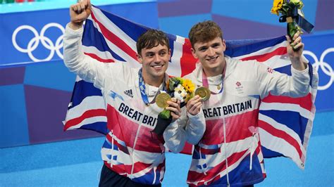 Great Britain’s Tom Daley Knitted a Pouch for His Olympic Gold Medal ...