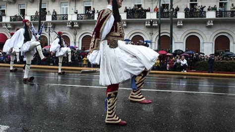 Thousands turn out for Greek Independence Day military parade after years of tight security ...