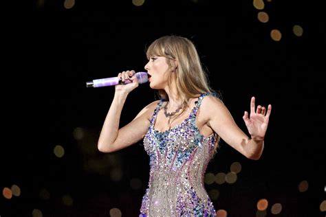 TAYLOR SWIFT Performs at The Eras Tour in Houston 04/21/2023 – HawtCelebs