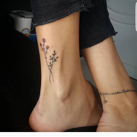 7 Dainty Ankle Tattoos Ideas to Try This Spring | Tatuajes pequeños para pies, Tatuajes ...