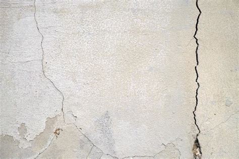 What does a Vertical Wall Crack Mean & What Should You do about it?