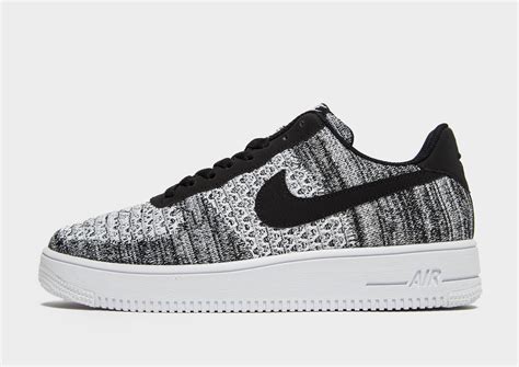 Compra Nike Air Force 1 Flyknit 2.0 en Negro | JD Sports