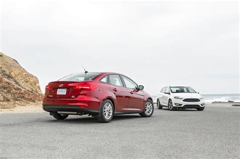 2016 Ford Focus SE EcoBoost I-3 First Test: Driving the Manual and Auto