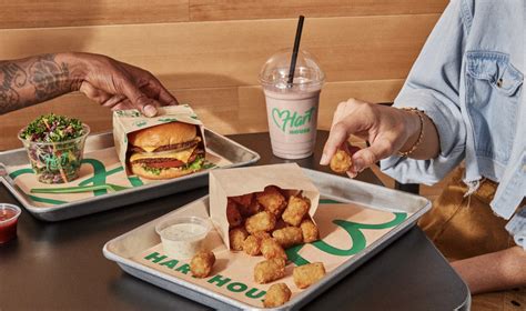 Fast Food Gets a Vegan Makeover at These 12 Plant-Based Restaurant Chains | VegNews