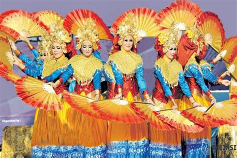 14 Tari Tradisional Khas Sulawesi Selatan Dilengkapi Penjelasan – Blog ...