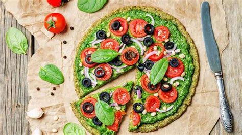 ¿Cómo preparar una pizza de ensalada? - Mejor con Salud