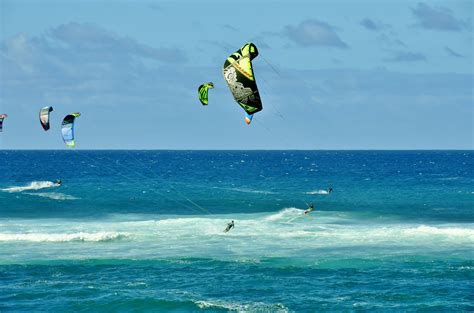 Kitesurfing and Windsurfing in Hawaii 2025 - Rove.me