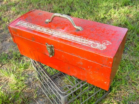 VINTAGE HIDE-OUT: Vintage Metal Tool Box