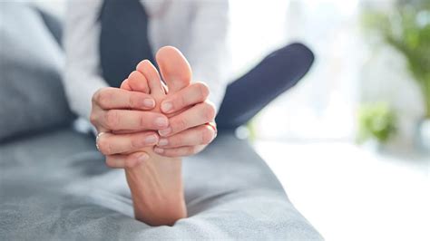 Second toe pain: Causes and how to get relief