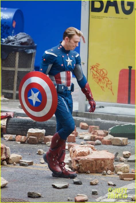 Photo: chris evans clean shaven throwback captain america suit 04 ...