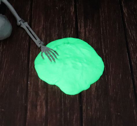 Glow in the Dark Slime Recipe with Wildfire Printable - Morena's Corner