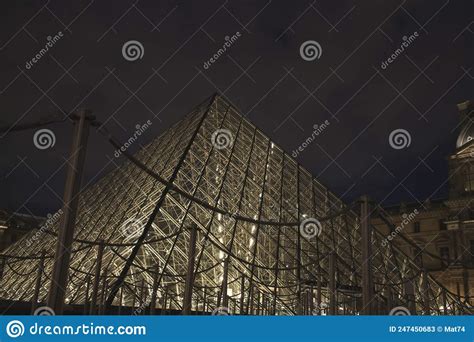 The Entrance To the Louvre at Night Editorial Stock Photo - Image of ...