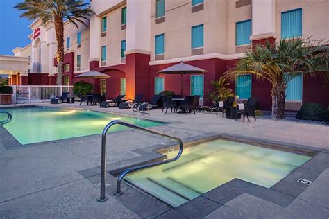 Hampton Inn & Suites Palm Desert Pool: Pictures & Reviews - Tripadvisor