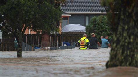 New Zealand Floods: Rain and Flooding Batters Auckland - The New York Times