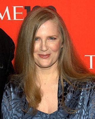 Suzanne Collins - Age, Birthday, Biography, Movies & Facts | HowOld.co