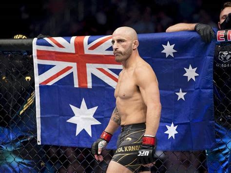 Volkanovski loses UFC featherweight title | Newcastle Herald ...