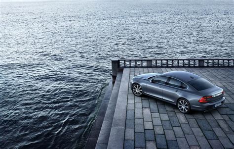 Volvo’s S90 T8 R-Design puts you in the lap of performance luxury