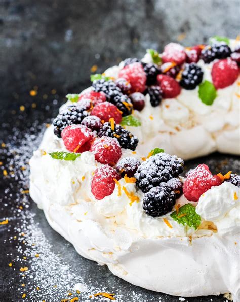 Easy Christmas Pavlova Wreath with Fresh Berries and Orange Whipped Cream - A Pretty Life In The ...