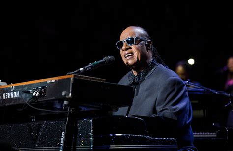 20 Best Stevie Wonder Songs Of All Time - Singersroom.com