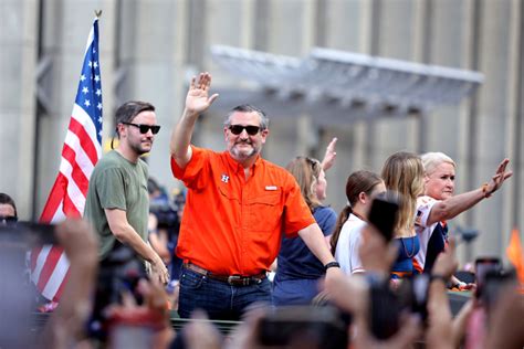 Ted Cruz hit with beer during Astros World Series parade in Houston ...