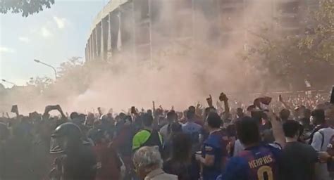 Video: Barcelona fans in full voice ahead of El Clasico