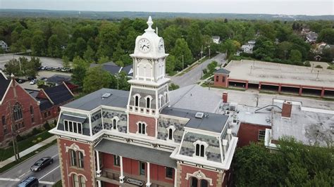 Medina Ohio Town Square Drone Flight Birds Eye View - YouTube