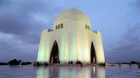 Govt to Set Up Pakistan Park at Quaid-e-Azam's Mausoleum