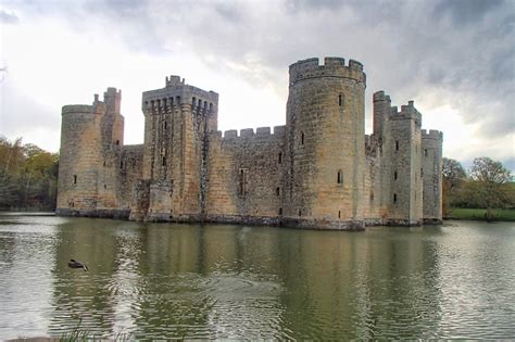 Inside the Medieval Walls of Bodiam Castle, England - MelbTravel