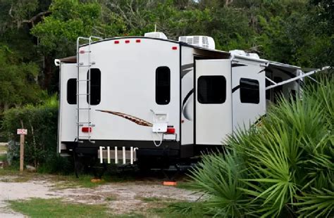 10 Best Small Travel Trailers With Slide Out - Camper Grid