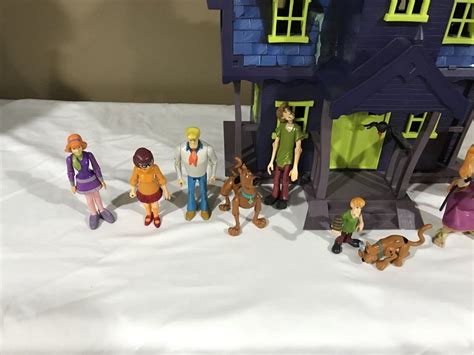 Scooby-Doo Haunted Mansion with Action Figures