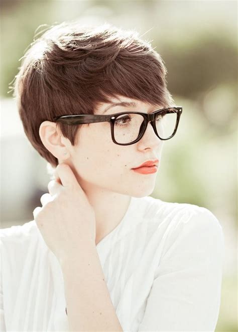 18 Simple Office Hairstyles for Women: You Have To See - PoP Haircuts