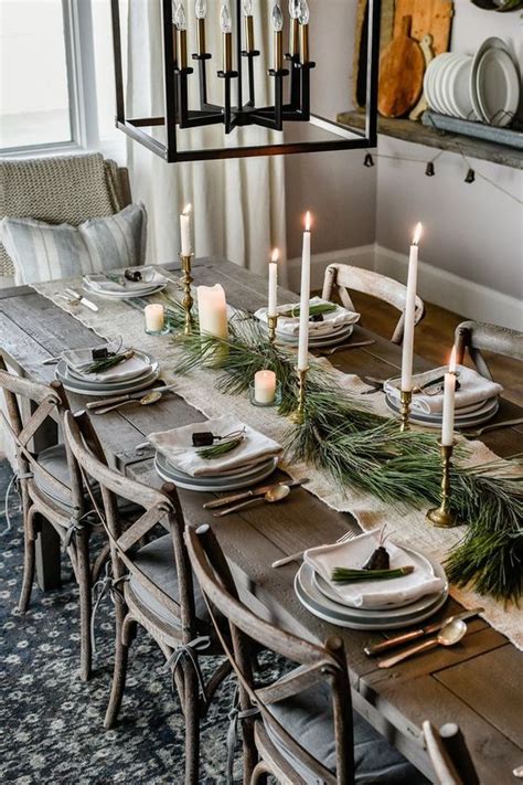 38 Inspiring Rustic Christmas Table Settings - DigsDigs