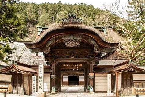 5 Things You Must See In Koyasan, Japan ~ The Five Foot Traveler