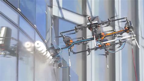 DRONE CLEANING WINDOWS - Priezor.com