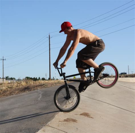 BMX Bicycle freestyle: Easy to Learn BMX Bike Tricks