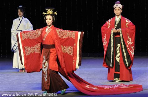 Traditional and modern Han ethnic costumes on show[7]- Chinadaily.com.cn