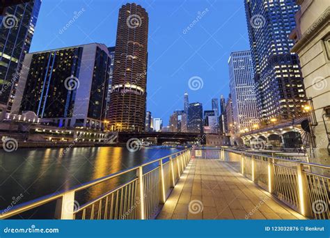 Riverwalk in Chicago at Night Stock Photo - Image of sunrise, city: 123032876