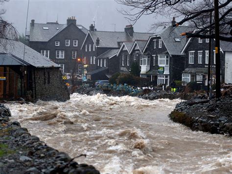 Storm Frank live: 10 people airlifted by Royal Navy helicopter from bus ...