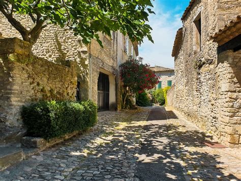 Les plus beaux villages de Provence - Vaison-la-Romaine • May time away