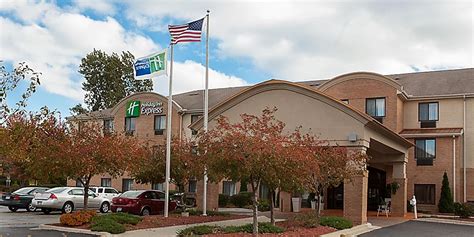 Canton Hotels near Detroit Metro Airport | Holiday Inn Express & Suites ...