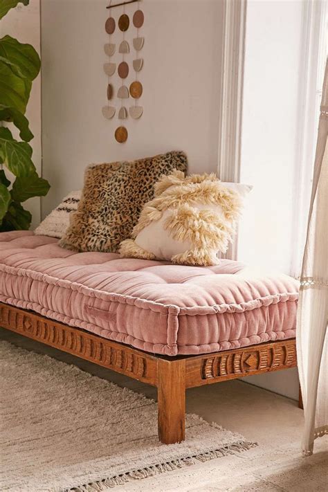 12 Ways to Decorate with Velvet at Home