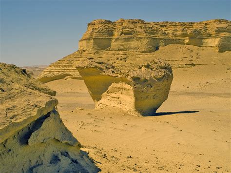 File:Wind erosion in Wadi Al-Hitan.jpg - Wikimedia Commons