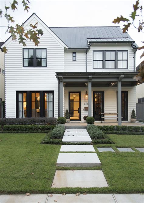 How To Create A Striking White And Black House Exterior – HOMYRACKS