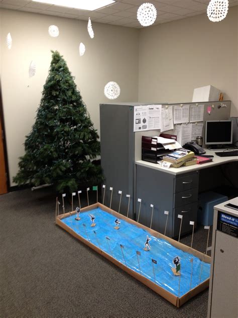 25 Stunning Office Christmas Decorations Ideas - Decoration Love