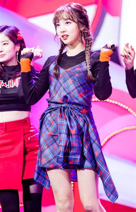 #TWICE #Likey on SBS Inkigayo | Kpop girls, Stage outfits, Nayeon