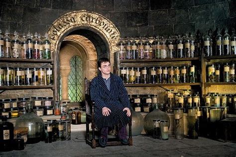 potions room harry potter | Harry potter, Snape office, Hogwarts