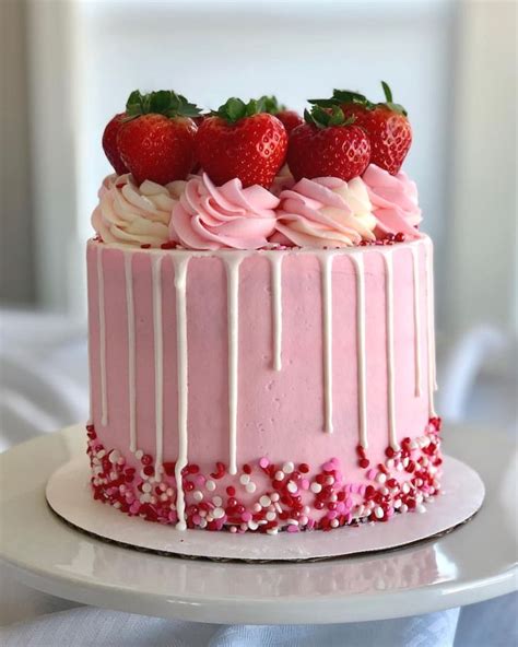 Butter Icing Cake Decorating Ideas | Pretty birthday cakes, Strawberry ...