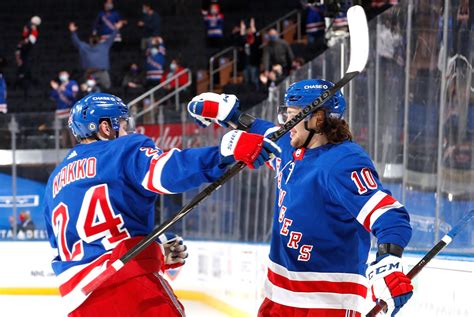 Kaapo Kakko getting into groove with Rangers linemates